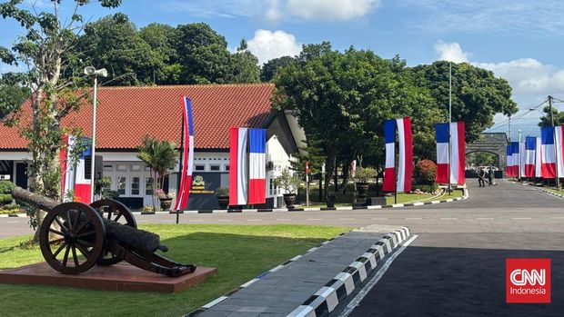 Akmil dihiasi bendera RI-Prancis jelang kedatangan Macron dan Prabowo