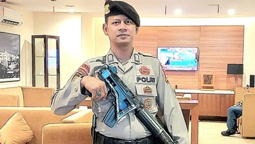 Image of: Bripka Agus Bonceng Anak, Gagalkan Maling Pagar!