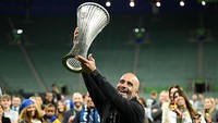 Enzo Maresca teranyar bawa Chelsea juara UEFA Conference League, setelah kalahkan Real Betis 4-1 pada Kamis (29/5) dini hari WIB (Getty)