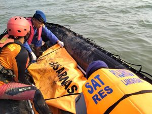 Nelayan yang Hilang Saat Melaut di Lamongan Ditemukan Meninggal Nelayan yang Hilang Saat Melaut di Lamongan Ditemukan Meninggal