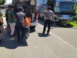 Motor Oleng Tabrak Bus Wisata di Jalan Parangtritis Bantul, 1 Orang Tewas
