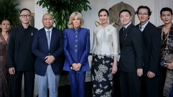 Diplomasi Fashion a la Brigitte Macron, Timeless Elegant dengan Power Suit