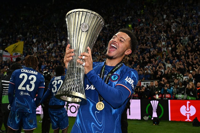 WROCLAW, POLAND - MAY 28: Jadon Sancho of Chelsea celebrates with the UEFA Conference League trophy after his team's victory in the UEFA Conference League Final 2025 between Real Betis Balompie and Chelsea FC at Stadion Wroclaw on May 28, 2025 in Wroclaw, Poland. (Photo by Darren Walsh/Chelsea FC via Getty Images)