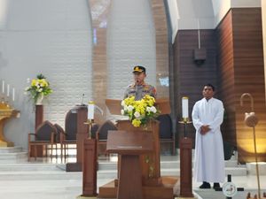 Kapolres Jakut Cek Ibadah Kenaikan Yesus Kristus di Gereja Kim Tae Gon Kapolres Jakut Cek Ibadah Kenaikan Yesus Kristus di Gereja Kim Tae Gon