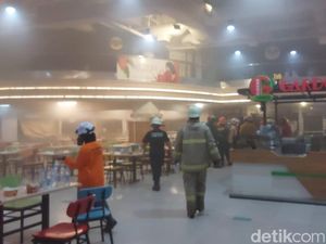 Cerita Paniknya Pengunjung Saat Foodcourt Solo Grand Mall Kebakaran Cerita Paniknya Pengunjung Saat Foodcourt Solo Grand Mall Kebakaran
