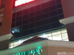 12 Unit Damkar Dikerahkan Padamkan Kebakaran di Solo Grand Mall
