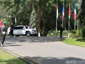 Macron dan Prabowo Tiba di Candi Borobudur Macron dan Prabowo Tiba di Candi Borobudur