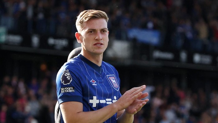 Soccer Football - Premier League - Ipswich Town v West Ham United - Portman Road, Ipswich, Britain - May 25, 2025 Ipswich Towns Liam Delap applauds fans after the match Action Images via Reuters/Cat Goryn EDITORIAL USE ONLY. NO USE WITH UNAUTHORIZED AUDIO, VIDEO, DATA, FIXTURE LISTS, CLUB/LEAGUE LOGOS OR LIVE SERVICES. ONLINE IN-MATCH USE LIMITED TO 120 IMAGES, NO VIDEO EMULATION. NO USE IN BETTING, GAMES OR SINGLE CLUB/LEAGUE/PLAYER PUBLICATIONS. PLEASE CONTACT YOUR ACCOUNT REPRESENTATIVE FOR FURTHER DETAILS..