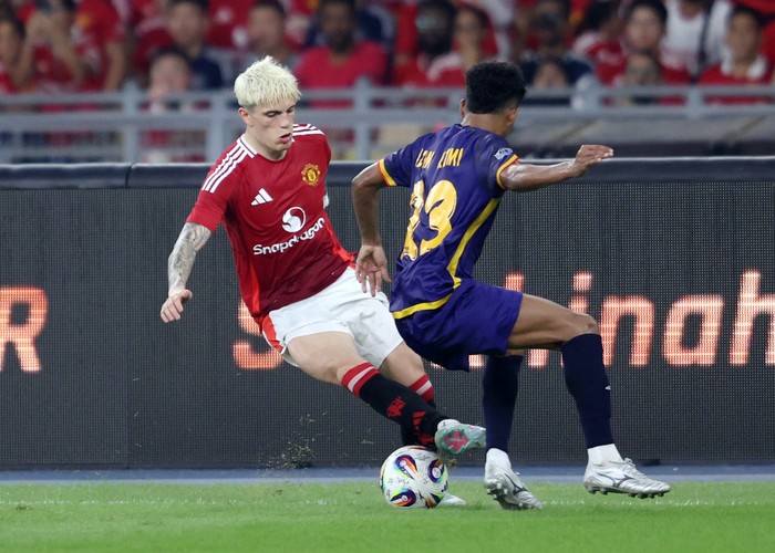 Soccer Football - Friendly - ASEAN All Star v Manchester United - Bukit Jalil National Stadium, Kuala Lumpur, Malaysia - May 28, 2025 Manchester Uniteds Alejandro Garnacho in action REUTERS/Hasnoor Hussain