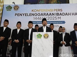 Menag Nasaruddin Umar Pimpin Rombongan Amirul Hajj ke Tanah Suci Menag Nasaruddin Umar Pimpin Rombongan Amirul Hajj ke Tanah Suci