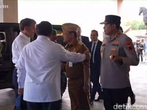 Momen Akrab Prabowo Tepuk Bahu Gubernur Luthfi di Depan Macron Momen Akrab Prabowo Tepuk Bahu Gubernur Luthfi di Depan Macron