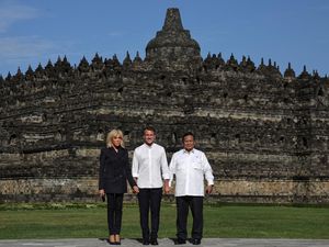 Kesan Istimewa Presiden Prancis Macron Saat Kunjungi Candi Borobudur