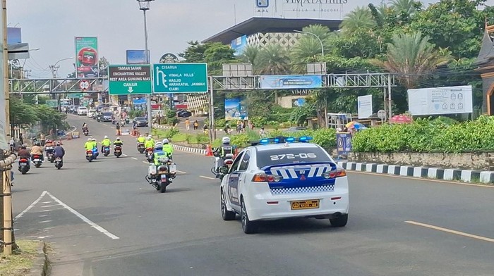 One way arah Jakarta di Puncak siang ini (Muchamad Sholihin/detikcom)