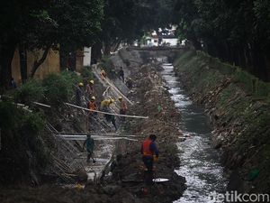 Perbaikan Turap Kali Minangkabau Jaksel untuk Antisipasi Longsor Perbaikan Turap Kali Minangkabau Jaksel untuk Antisipasi Longsor