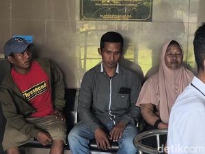 Wanita di Probolinggo Dituding Jadi Dukun Santet, Rumah Dilempari Bom Ikan Wanita di Probolinggo Dituding Jadi Dukun Santet, Rumah Dilempari Bom Ikan