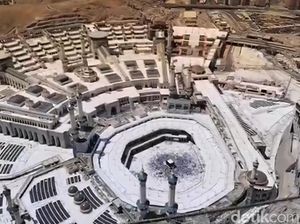 Suasana Jumat Terakhir di Makkah Jelang Puncak Haji Suasana Jumat Terakhir di Makkah Jelang Puncak Haji