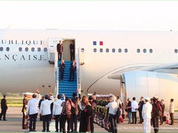 Video: Prabowo-Didit Lepas Kepulangan Macron dari Bandara YIA