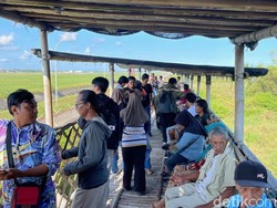 Efek Kunjungan Prabowo-Macron, Gardu Pandang Pesawat YIA Ramai Pengunjung