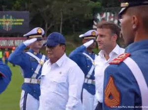 Presiden Emmanuel Macron dan Prabowo Tiba di Magelang Presiden Emmanuel Macron dan Prabowo Tiba di Magelang