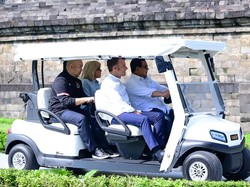 Momen Prabowo dan Macron Doa Bersama Biksu di Borobudur untuk Perdamaian