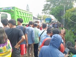 Laka Maut Probolinggo Tewaskan 4 Orang Diduga Sopir Truk Lalai Laka Maut Probolinggo Tewaskan 4 Orang Diduga Sopir Truk Lalai