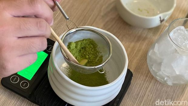 Tips bikin es matcha latte