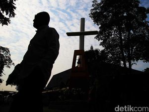 Umat Kristiani Rayakan Kenaikan Isa Almasih di Cilincing