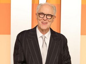 John Lithgow Hampir Mundur Jadi Dumbledore Akibat Kontroversi JK Rowling