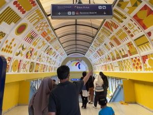 Video: POV Pengunjung Menapaki Wajah Baru Terminal Blok M Jakarta Video: POV Pengunjung Menapaki Wajah Baru Terminal Blok M Jakarta