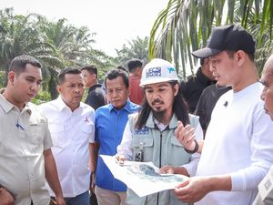 Walkot Agung Tinjau Pembangunan Parit Belanda di Pekanbaru untuk Atasi Banjir