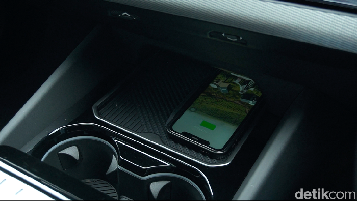Wireless Charging di kendaraan beroda empat BMW i5
