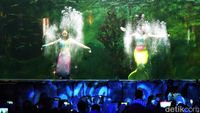 Aksi Putri Duyung Hibur Pengunjung Ocean Dream Ancol