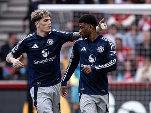 Kritik Pedas Beckham Seusai Pemain MU Acungkan Jari Tengah ke Suporter Kritik Pedas Beckham Seusai Pemain MU Acungkan Jari Tengah ke Suporter