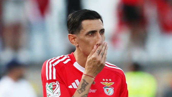 Angel Di Maria Soccer Football - Taca de Portugal - Final - Benfica v Sporting CP - Estadio Nacional do Jamor, Lisbon, Portugal - May 25, 2025 Benficas Angel Di Maria looks dejected after the match REUTERS/Pedro Rocha