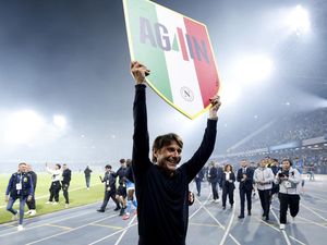 Conte Bertahan di Napoli Musim Depan