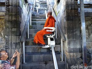 Stairlift Candi Borobudur: Dikritik Netizen, Dipuji Biksu Stairlift Candi Borobudur: Dikritik Netizen, Dipuji Biksu