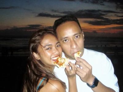Gaya Keren Marion Jola Saat Masak hingga Kulineran Bareng Pacar