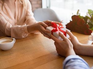 Nggak Harus Tunggu Hari Spesial, Ini 5 Rekomendasi Kado Unik & Berkesan Nggak Harus Tunggu Hari Spesial, Ini 5 Rekomendasi Kado Unik & Berkesan