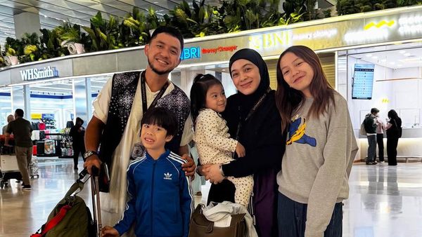 Dian Ayu Berangkat Haji dengan Omesh, Penuh Haru Tinggalkan 3 Anak