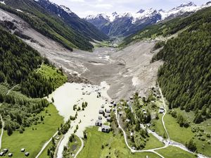 Ilmuwan Ungkap Penyebab Gletser di Alpen Longsor Timpa Desa Blatten Swiss Ilmuwan Ungkap Penyebab Gletser di Alpen Longsor Timpa Desa Blatten Swiss