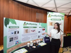 Gracelyn, Siswi SMA Ini Ciptakan Cangkir Kopi Kertas Bebas Mikroplastik Gracelyn, Siswi SMA Ini Ciptakan Cangkir Kopi Kertas Bebas Mikroplastik