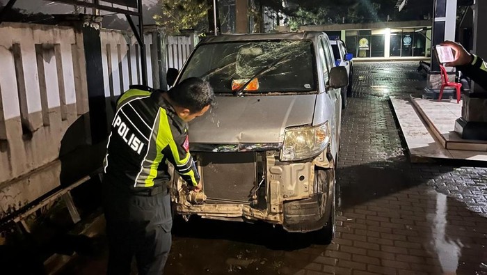 Kecelakaan kemudian lintas tunggal kendaraan beroda empat siaga desa terjadi di Desa Bojong, Klapanunggal, Bogor. (dok. ist)