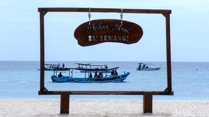 Pesona Laut Biru Pasir Putih Pulau Tabuhan