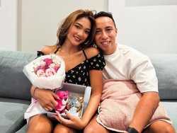 Marion Jola Ungkap Keuntungan Pacaran Beda 15 Tahun dengan Dennis Talakua