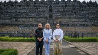 Potret Menpar Widiyanti Bersama Ibu Negara Prancis di Candi Borobudur