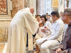 Kisah Damian Balita Jogja Dibaptis di Basilika Santo Petrus Vatikan Kisah Damian Balita Jogja Dibaptis di Basilika Santo Petrus Vatikan