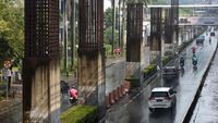 Penampakan Tiang-tiang Monorel Mangkrak di Kuningan