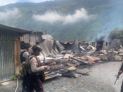 10 Rumah Kepala Distrik-Pejabat Pemkab Puncak Jaya Diduga Dibakar OTK