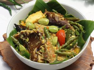 Resep Ikan Pari Bumbu Santan Cabe Hijau yang Pedas Sedap Resep Ikan Pari Bumbu Santan Cabe Hijau yang Pedas Sedap