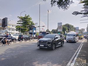 Long Weekend di Bandung Siang Ini: Lalin dari Pasteur Mulai Padat Long Weekend di Bandung Siang Ini: Lalin dari Pasteur Mulai Padat